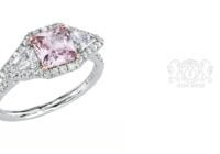 Leon Megé "Eye of the Passion"  Montpassier™-style three-stone ring  with a pink sapphire r6707