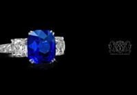 Leon Megé three-stones ring with an unheated Burma sapphire and True Antique™ cushion diamonds r6105